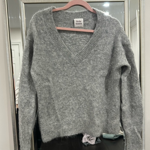 Great condition Aritzia Little Moon Grey V-Neck Mohair & Alpaca Knit Sweater - Picture 1 of 4